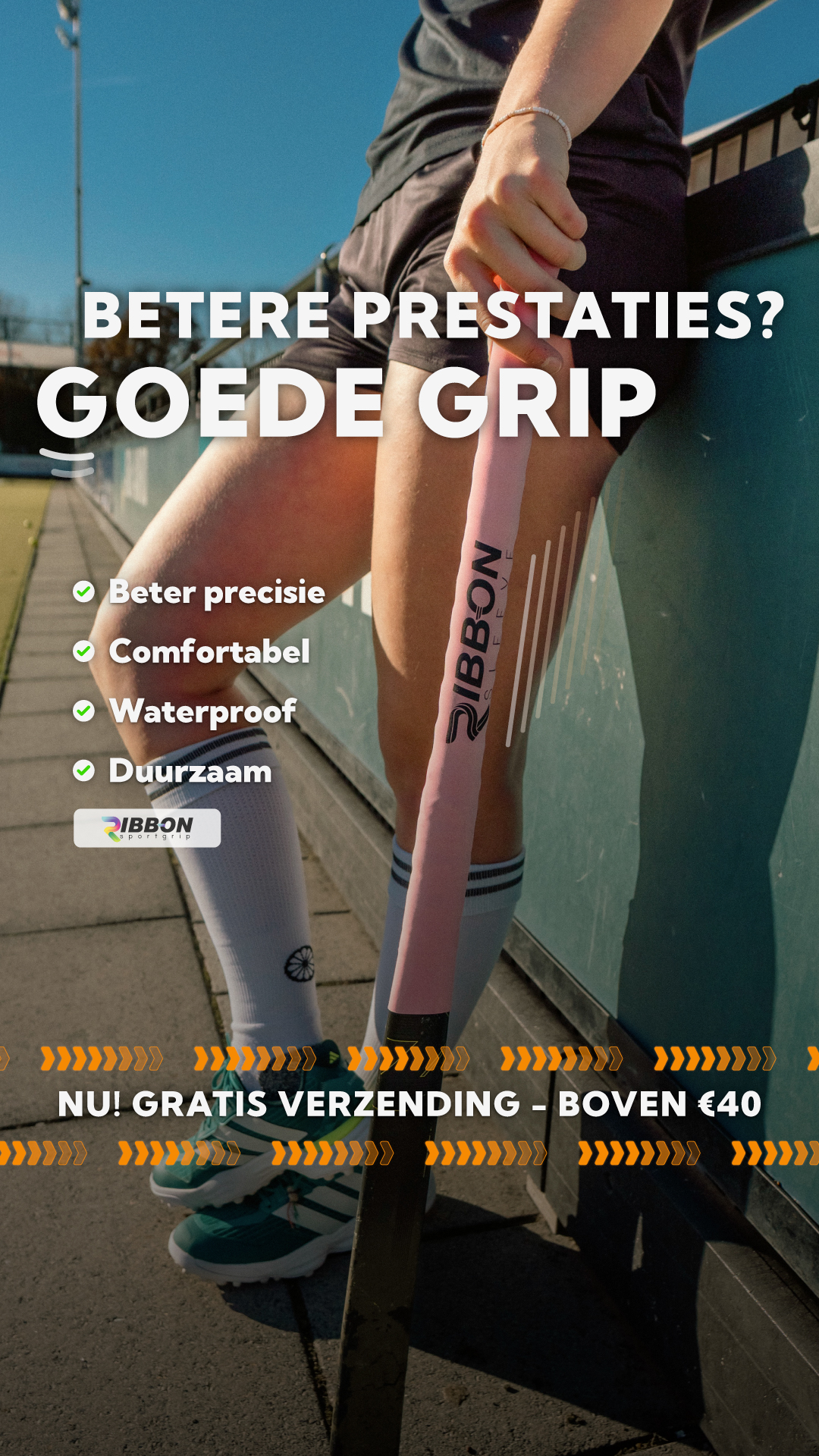 Social post van Ribbon Sport over betere grip, met een speler en een roze hockeystick